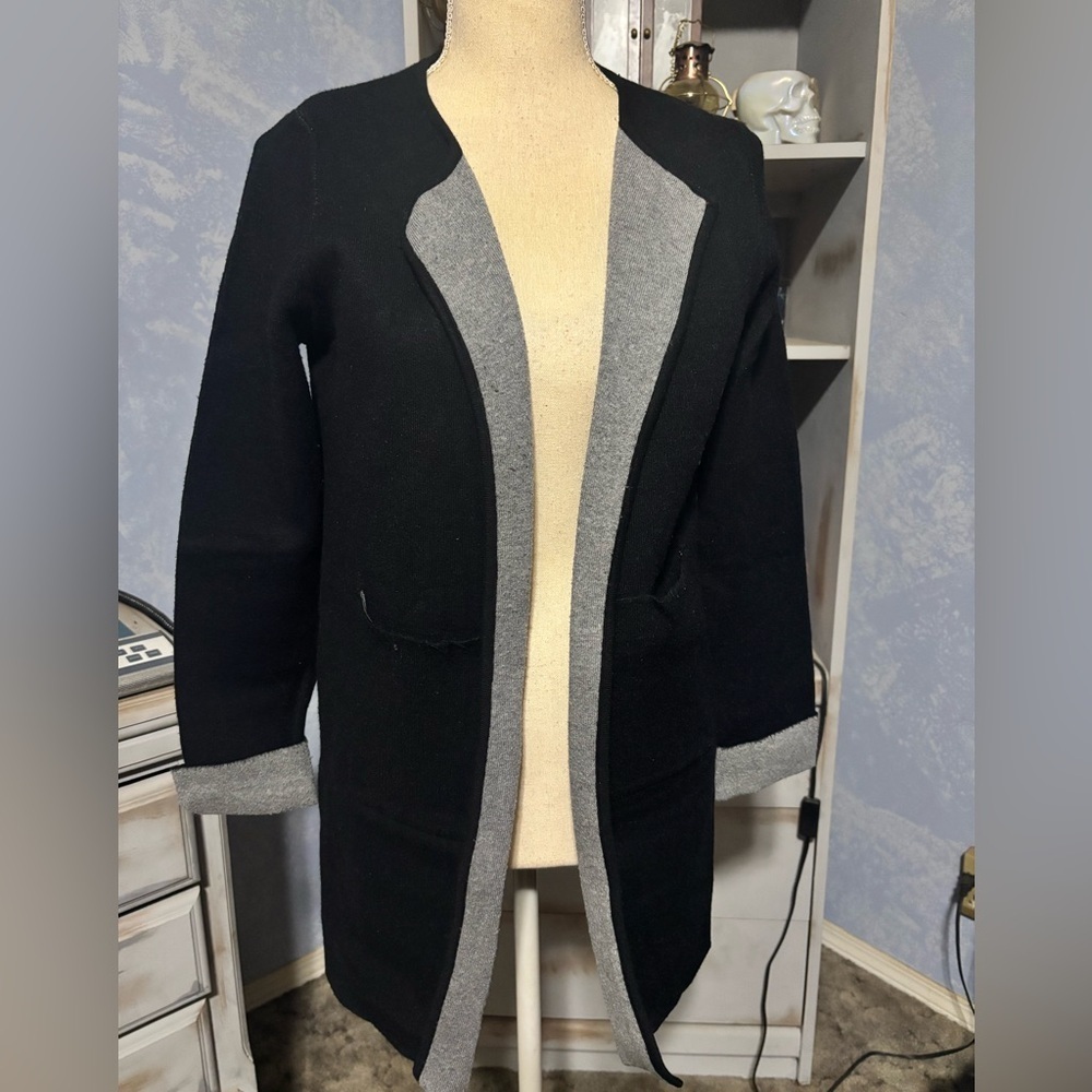 🛍Women's Black and Gray Open Front Sweater rain&rose small
#business casual - Picture 2 of 9
